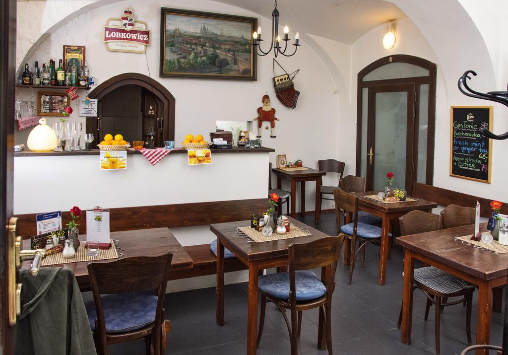 Charles Bridge Bed And Breakfast Praga Exterior foto